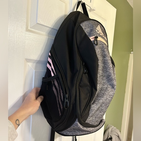 🔥 Adidas full-sized backpack - Picture 3 of 4